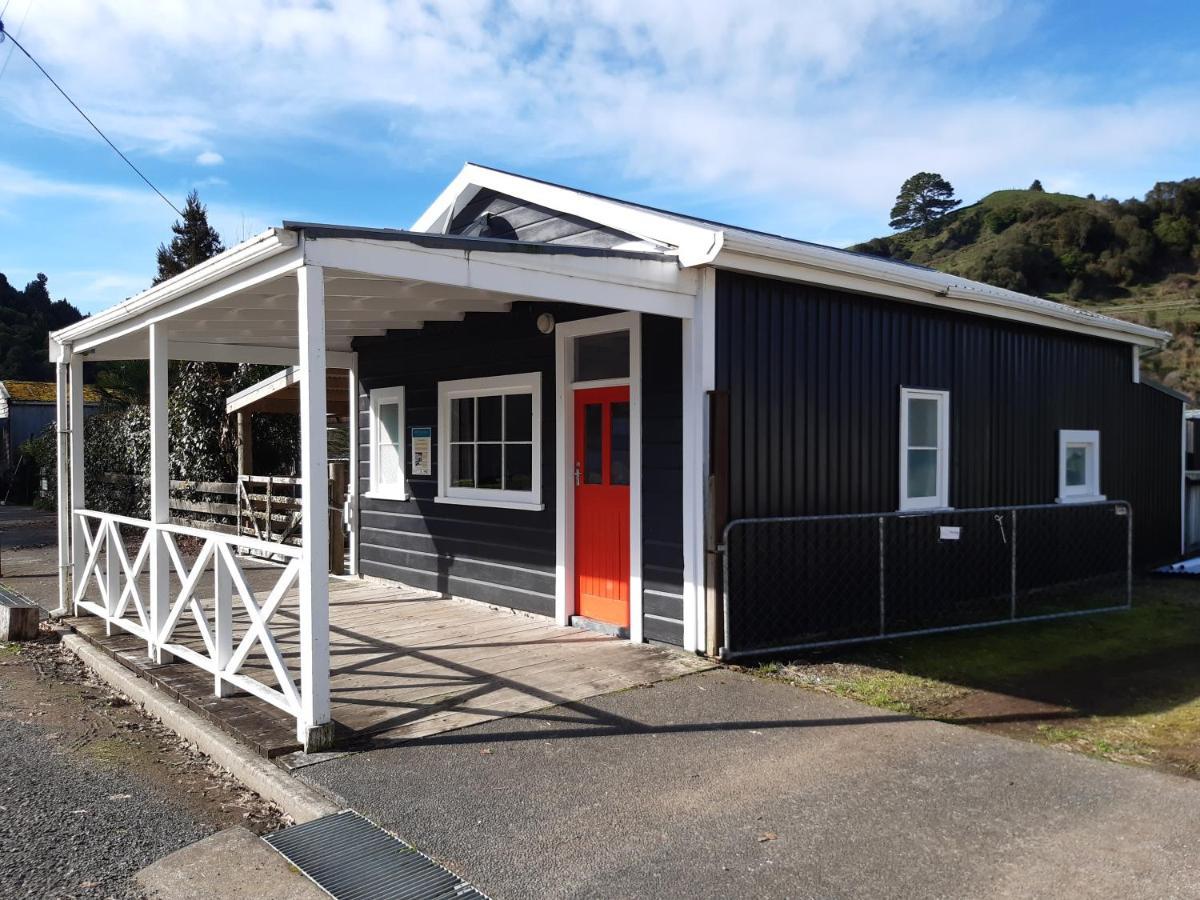 Whanga Butcher Shop Whangamomona Kültér fotó