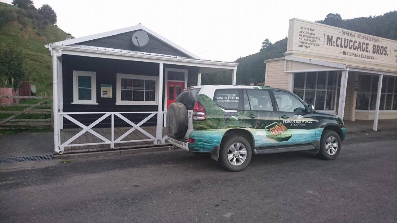 Whanga Butcher Shop Whangamomona Kültér fotó